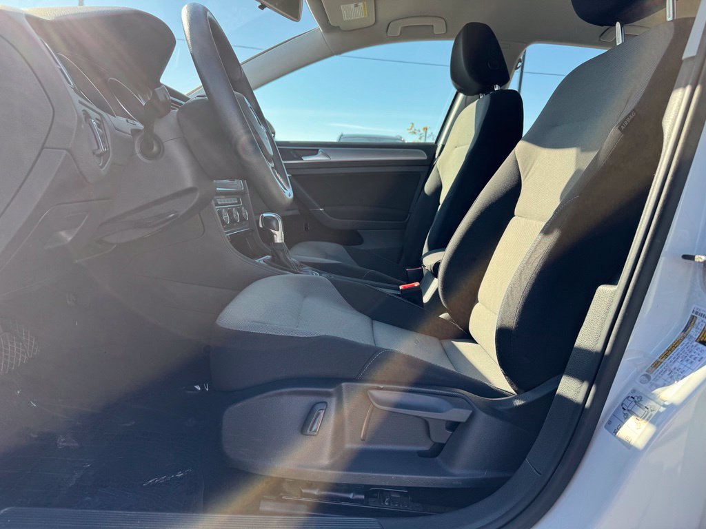 Used 2016 Volkswagen e-Golf SE w/ DC Fast Charging Package FWD image 6