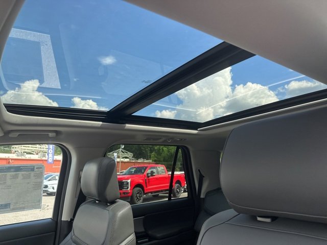 New 2025 Ford Expedition Active image 15