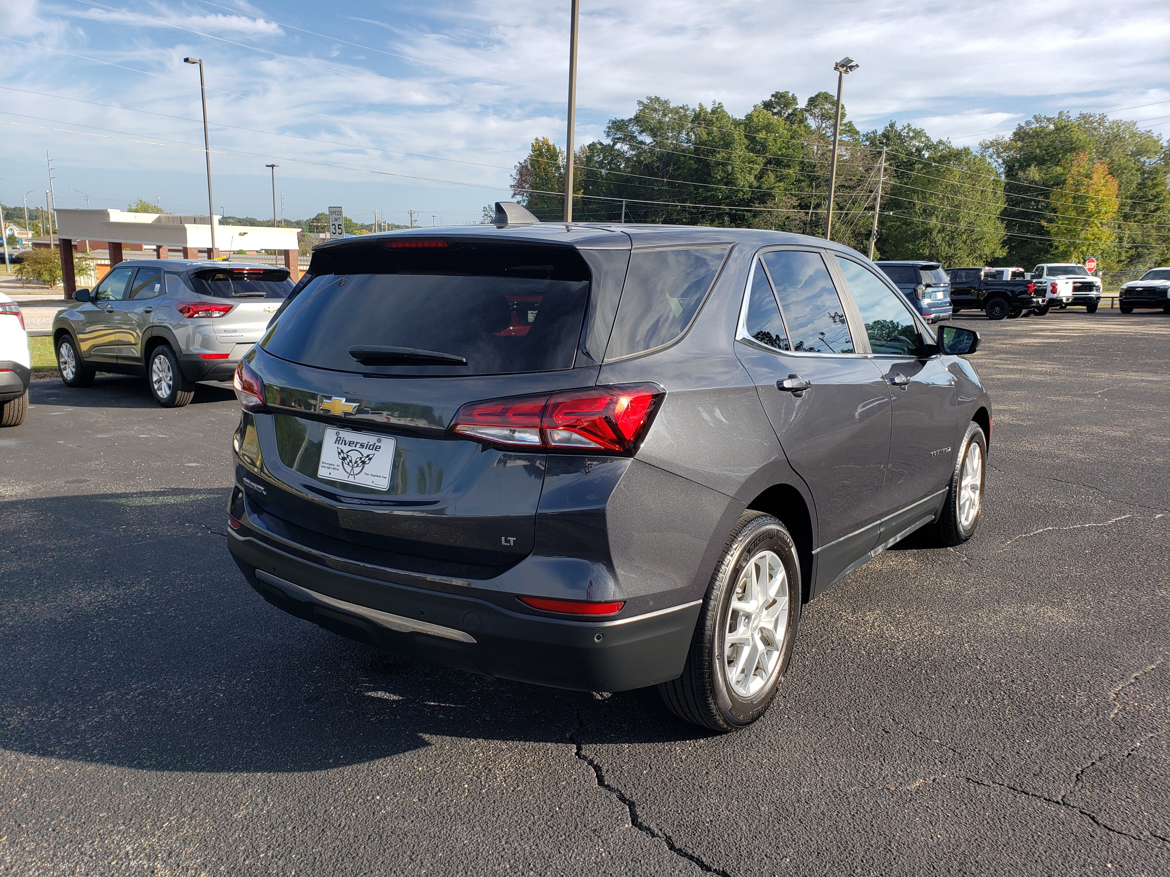 Used 2022 Chevrolet Equinox LT w/ Driver Convenience Package image 3