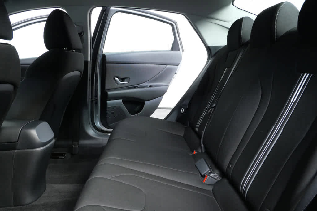 Certified 2023 Hyundai Elantra SEL w/ Convenience Package image 16