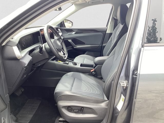 Used 2026 Volkswagen Tiguan SE AWD/4WD image 9