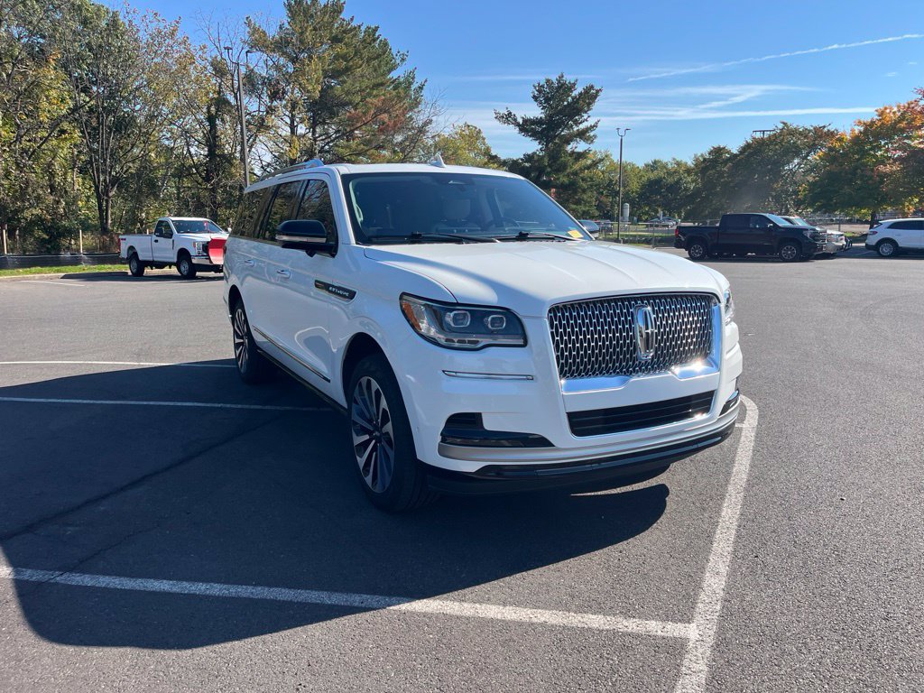 Used 2024 Lincoln Navigator L Reserve AWD/4WD image 3