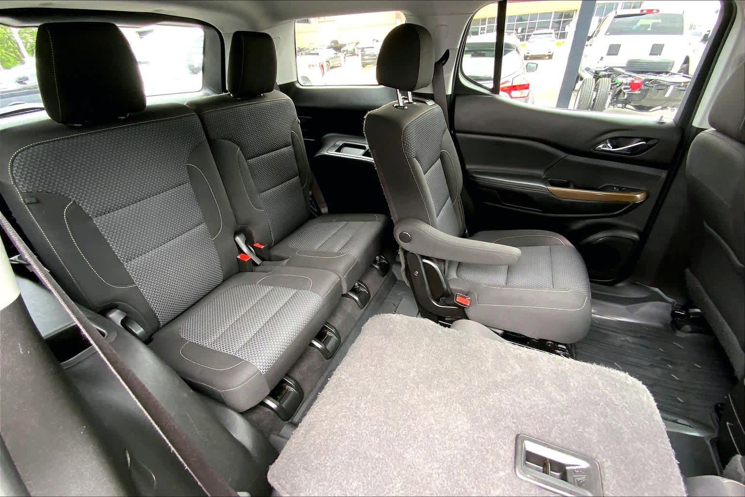 Used 2021 GMC Acadia SLE w/ Driver Convenience Package FWD image 18