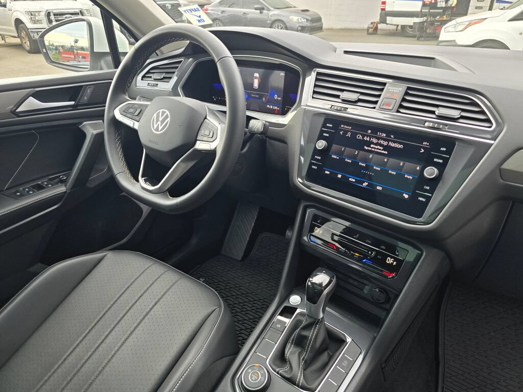 Used 2022 Volkswagen Tiguan SE AWD/4WD image 12