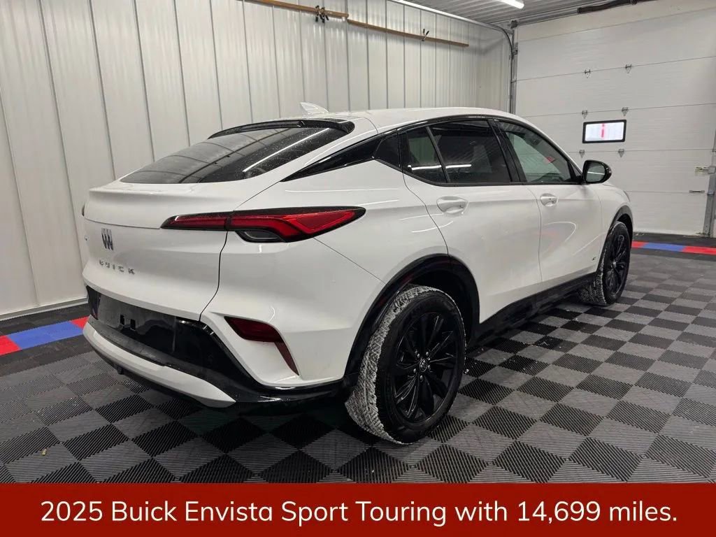 Used 2025 Buick Envista Sport Touring image 3