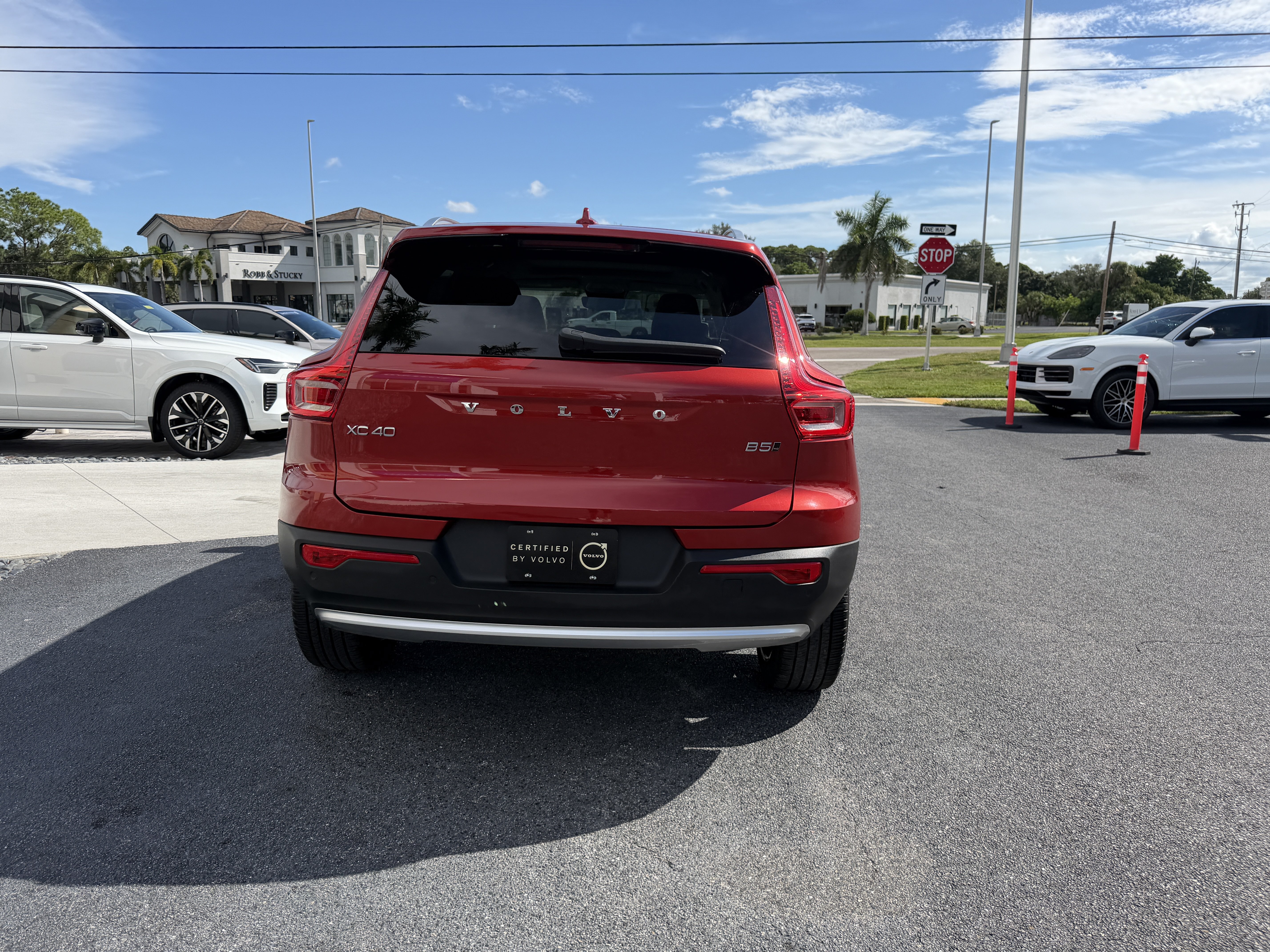 Certified 2023 Volvo XC40 B5 Plus w/ Driver Assist Package AWD/4WD image 4