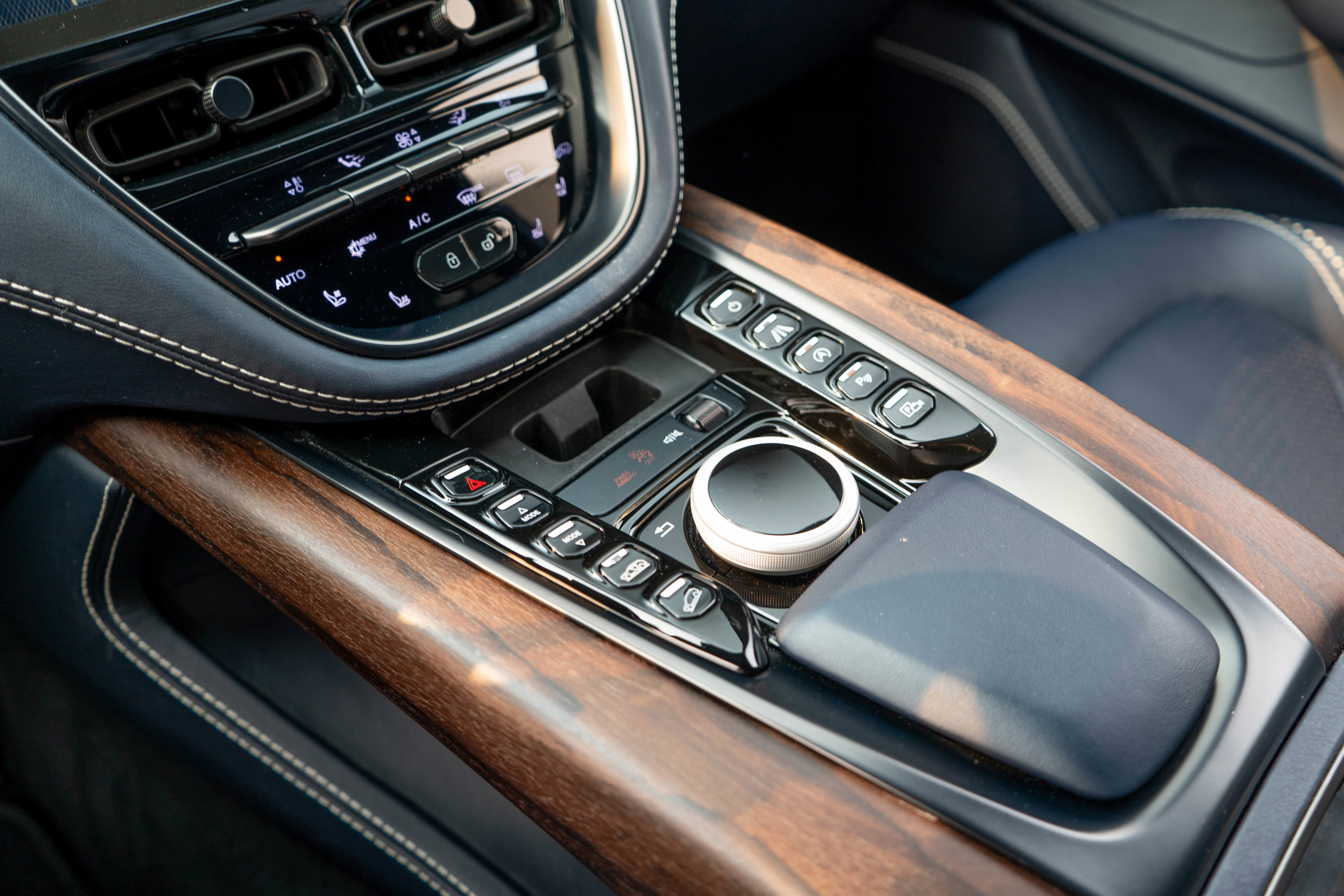 Used 2021 Aston Martin DBX image 27