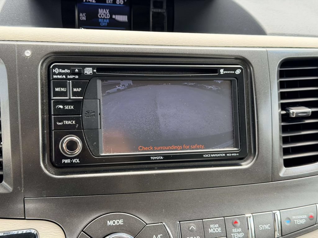 Used 2013 Toyota Sienna XLE FWD image 4
