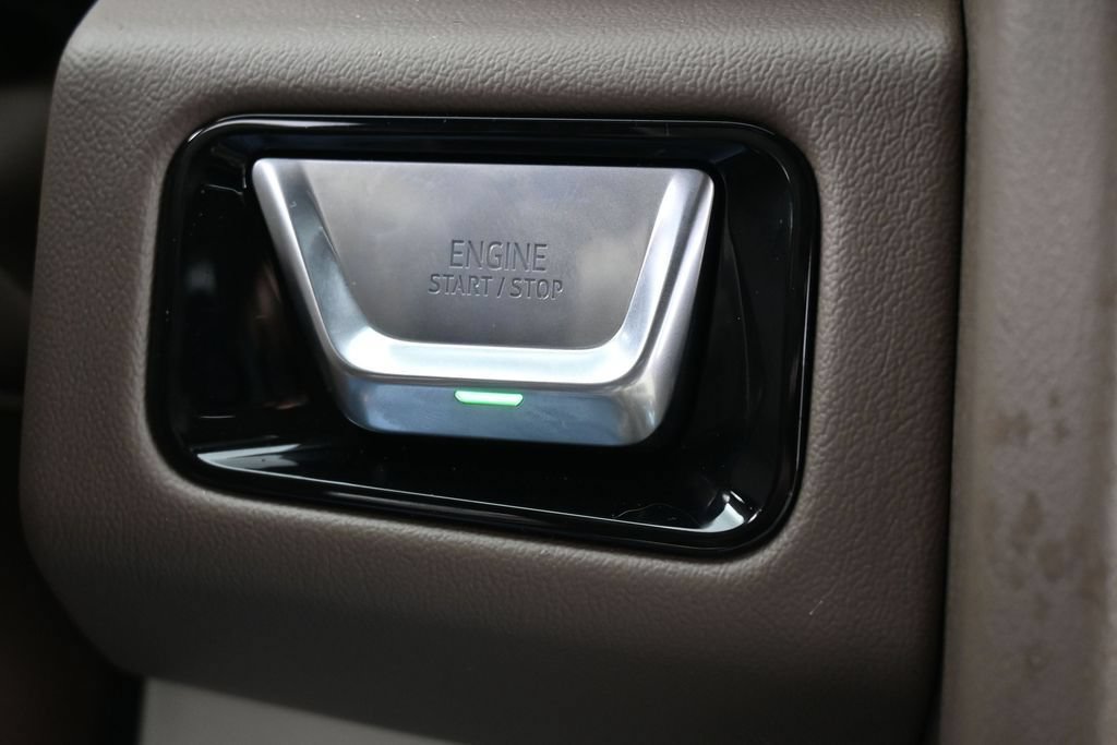 Used 2026 GMC Yukon XL Denali w/ Denali Reserve Package AWD/4WD image 36
