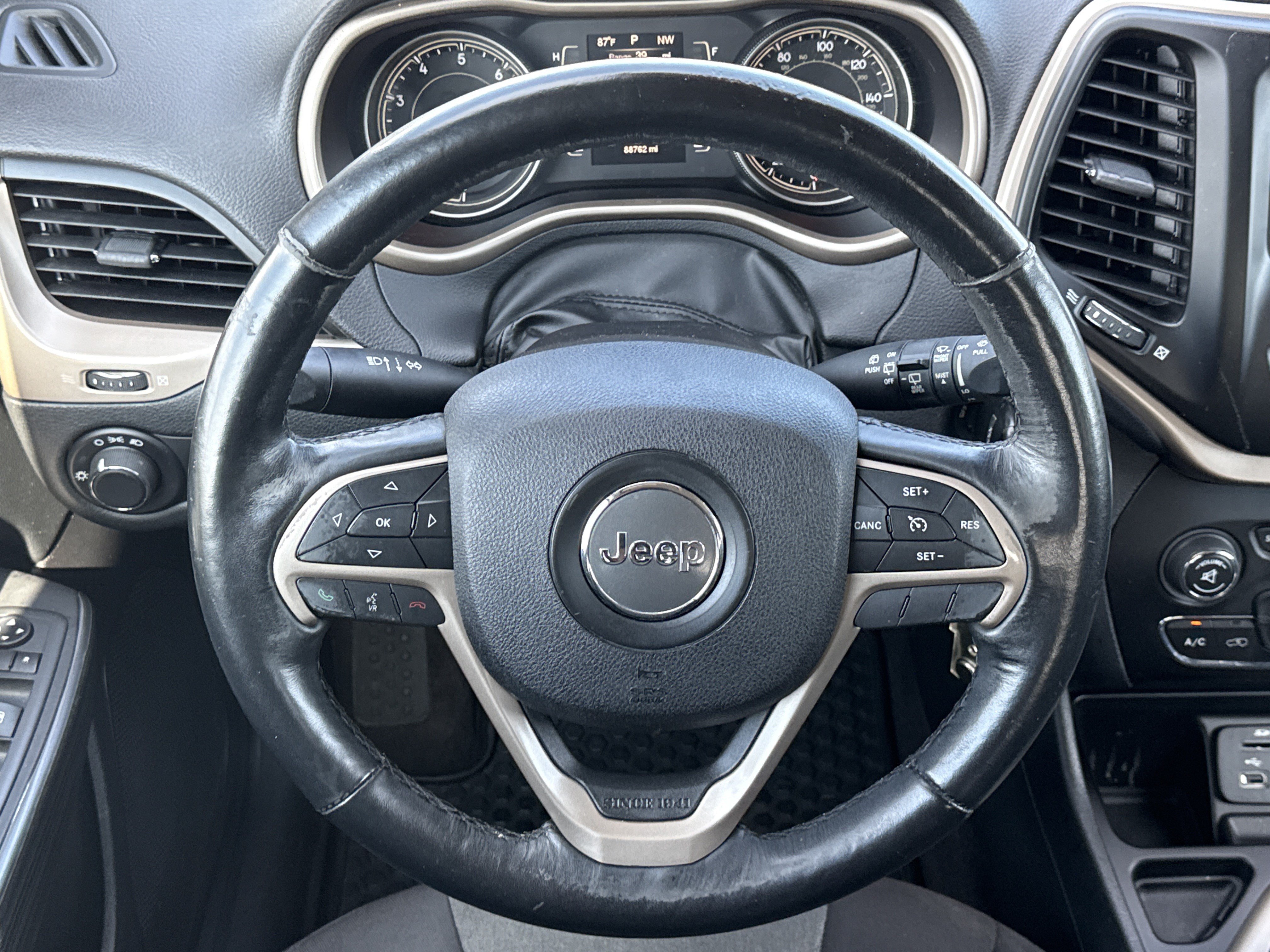 Used 2016 Jeep Cherokee Sport w/ Cold Weather Group FWD image 18