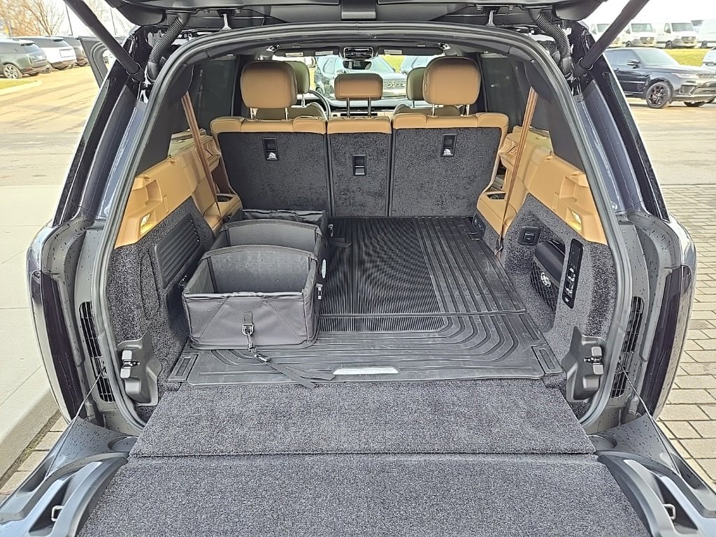Used 2025 Land Rover Range Rover Long Wheelbase SE image 19