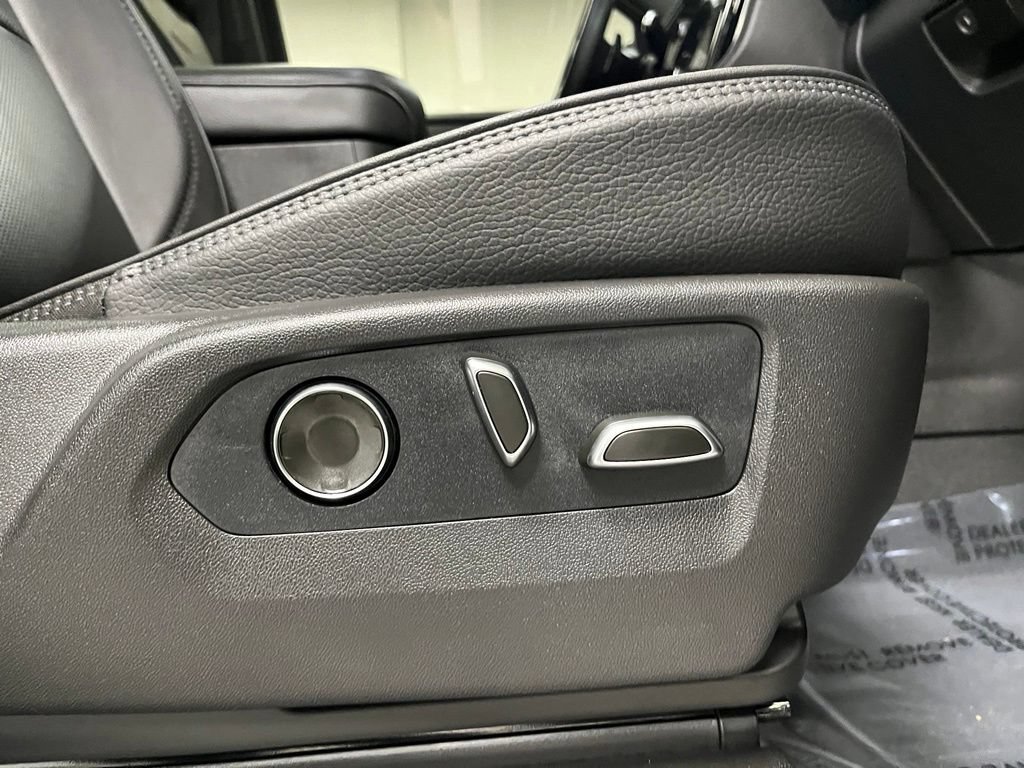 Used 2026 GMC Yukon XL Denali w/ Sun & Power Step Package AWD/4WD image 60