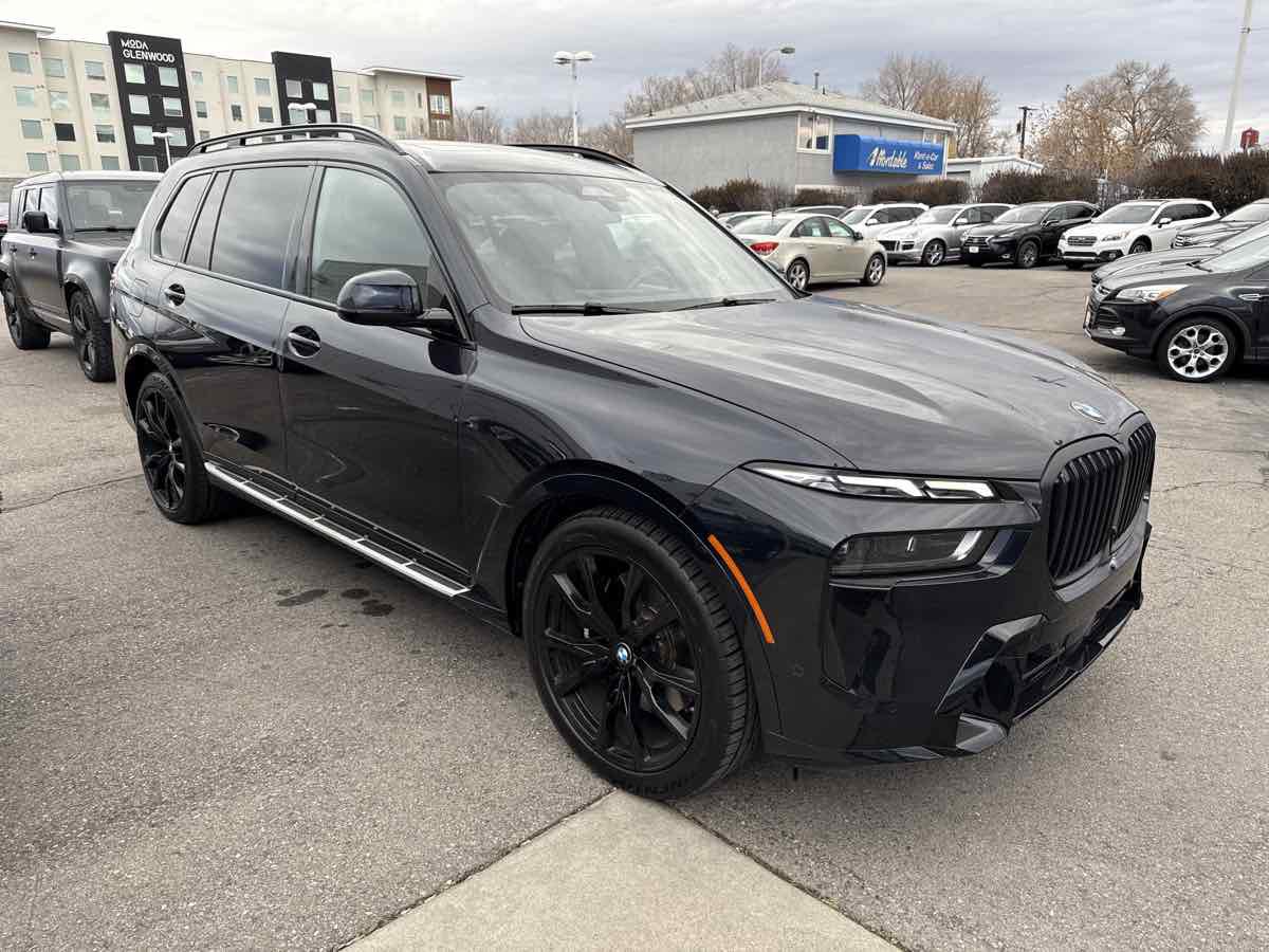 Used 2023 BMW X7 xDrive40i w/ Executive Package image 4