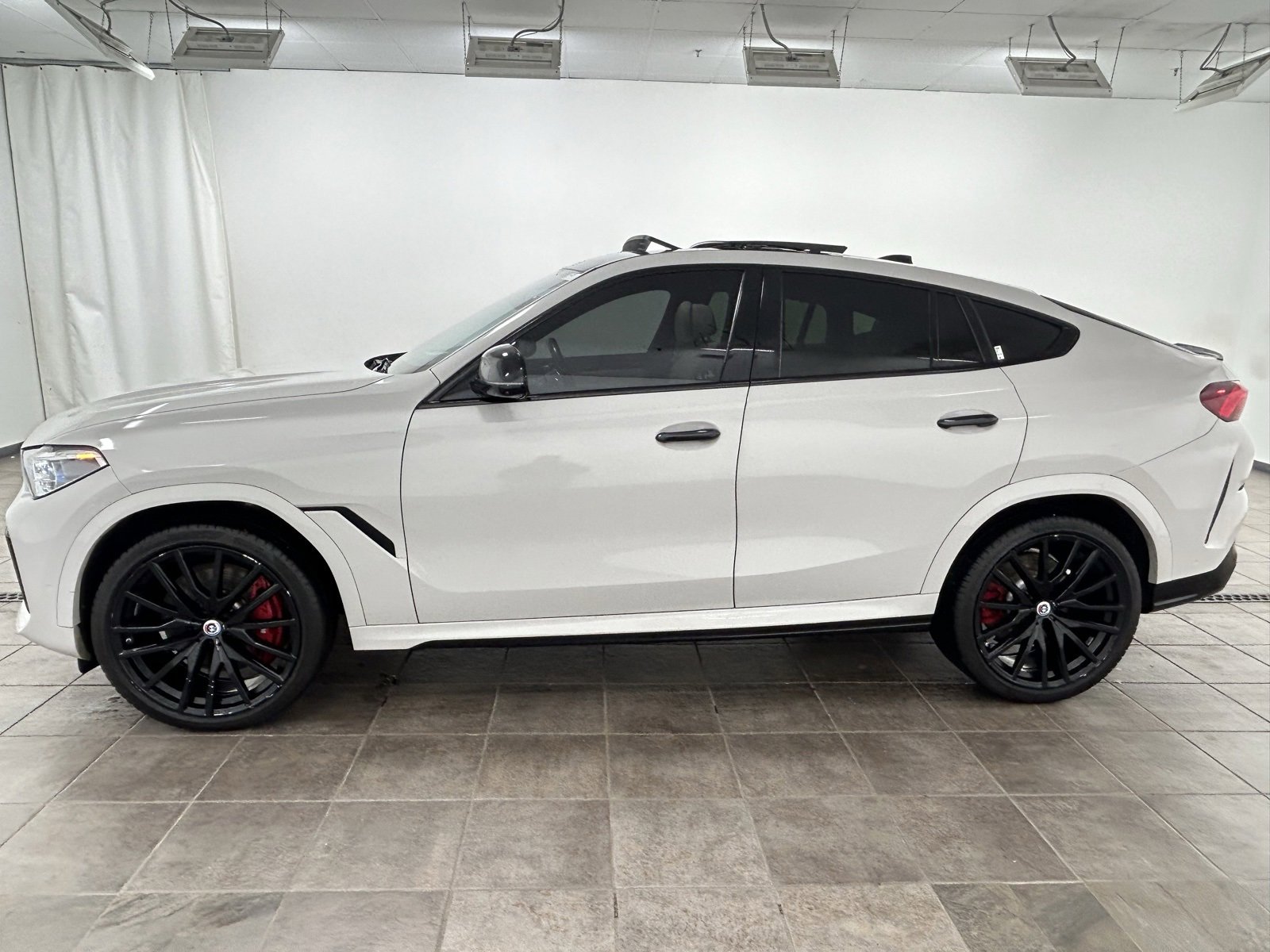 Used 2023 BMW X6 M50i w/ Executive Package image 2