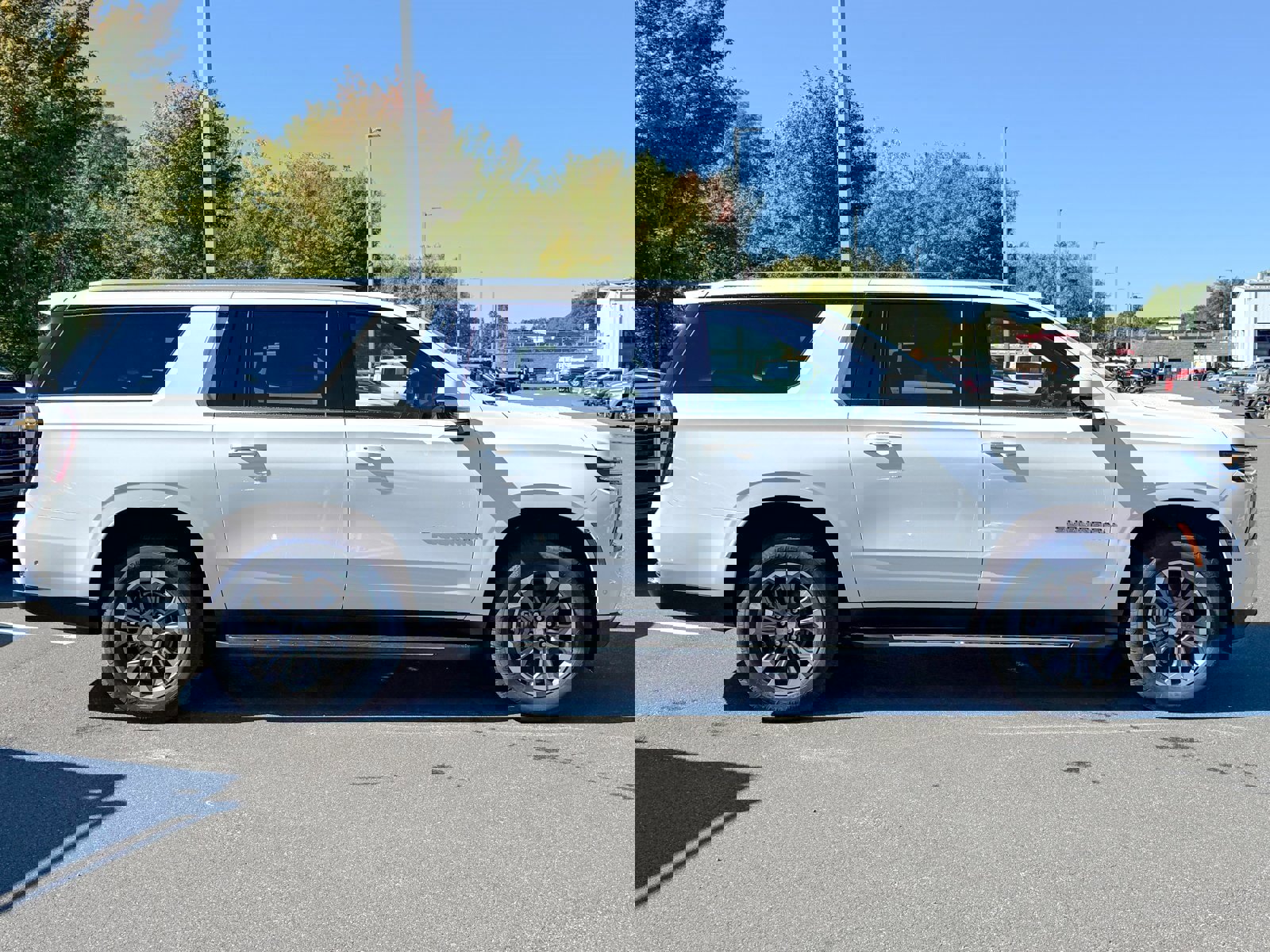 New 2026 Chevrolet Suburban LT image 13
