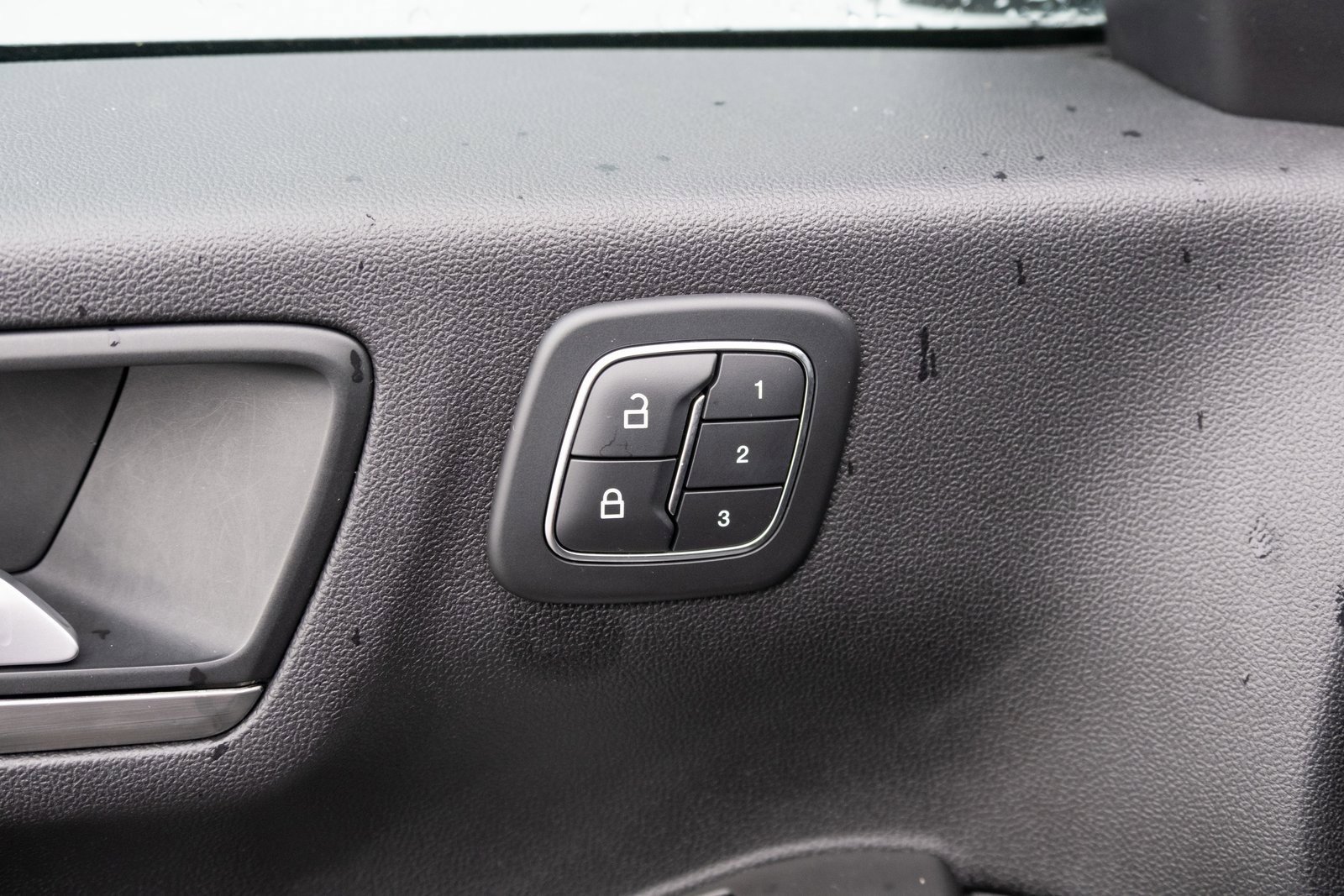 Used 2021 Ford Escape Titanium image 17