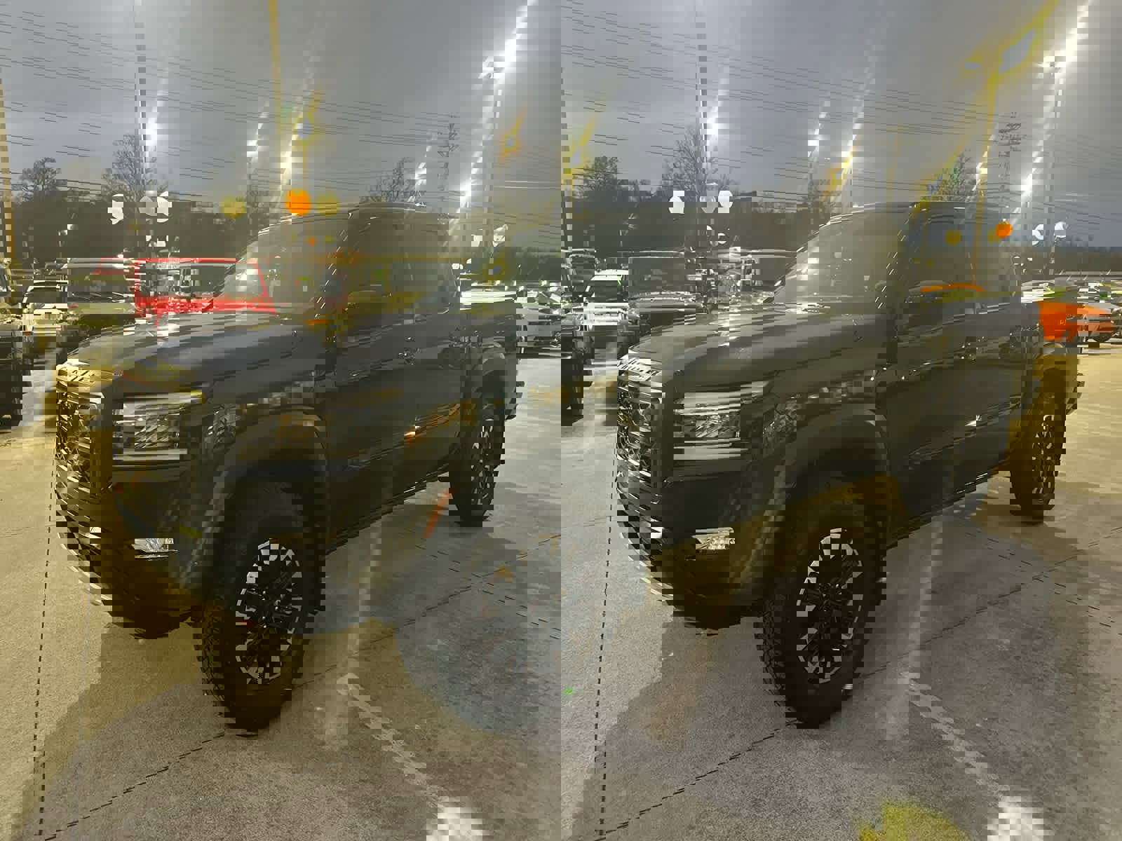 Used 2024 Nissan Frontier PRO-4X w/ Technology Package image 4