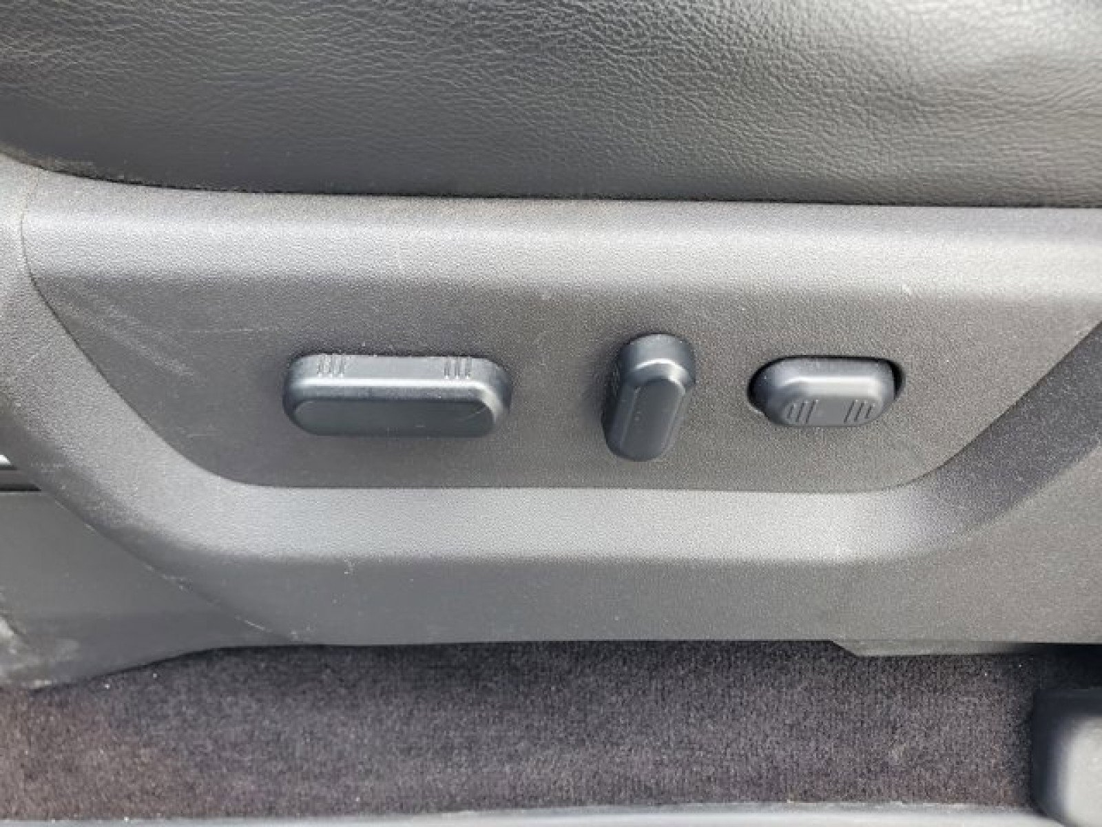 Used 2012 Ford F250 Lariat w/ Chrome Pkg AWD/4WD image 9