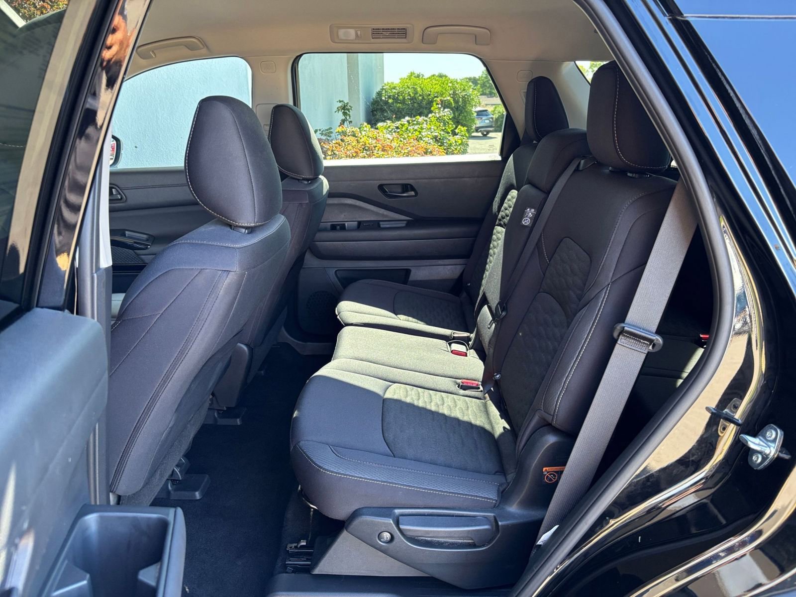 Used 2025 Nissan Pathfinder SV FWD image 28