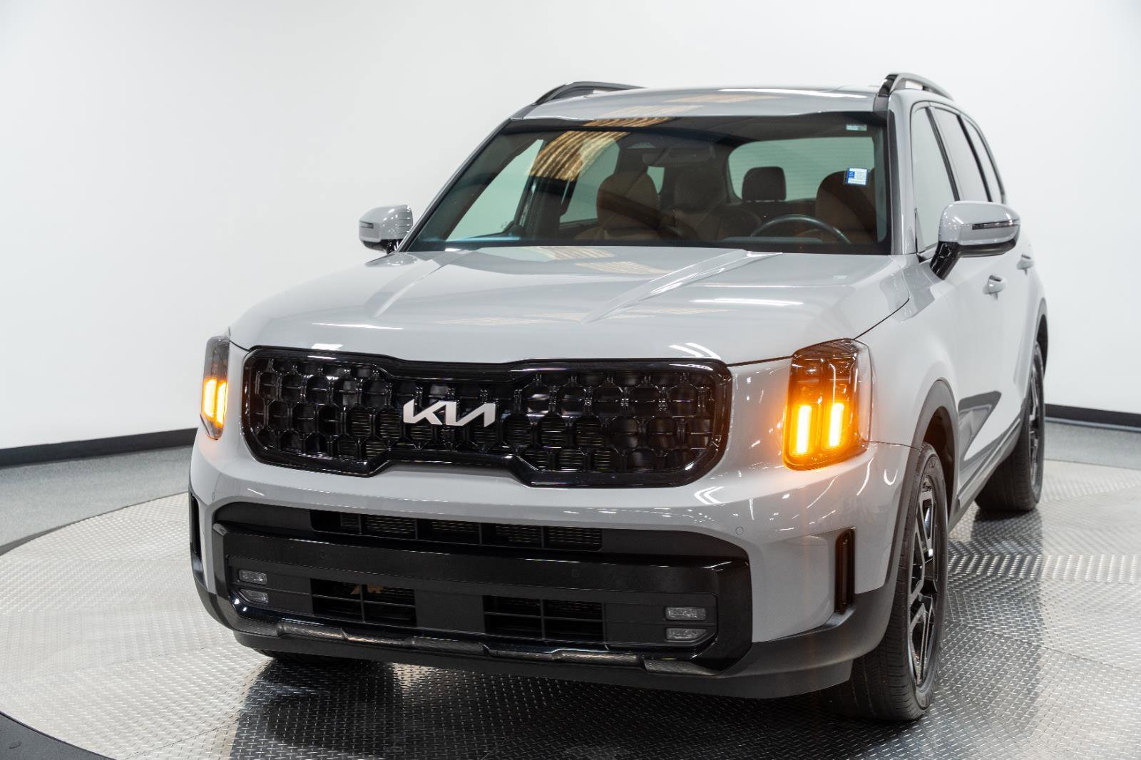 Used 2024 Kia Telluride SX X-Line image 3