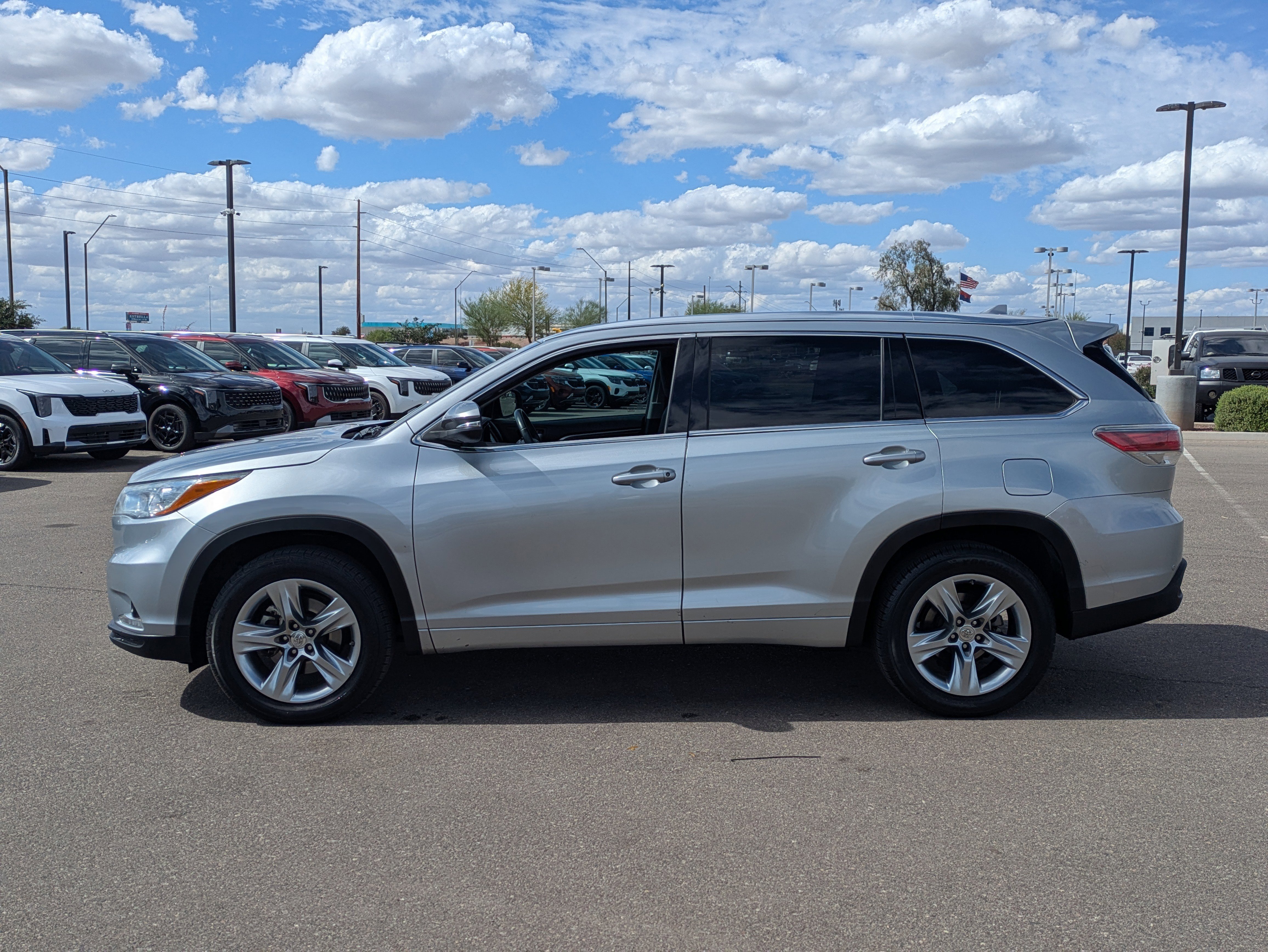 Used 2015 Toyota Highlander Limited w/ Driver Technology Package image 2