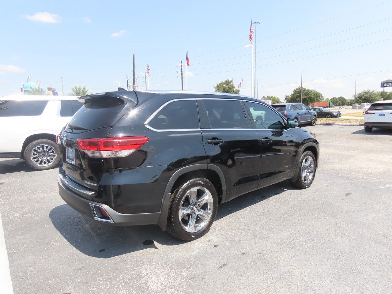 Used 2018 Toyota Highlander Limited Platinum AWD/4WD image 11