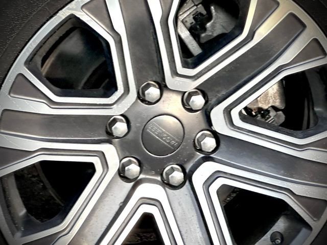 Used 2024 Jeep Wagoneer L 4WD w/ Premium Group I image 10