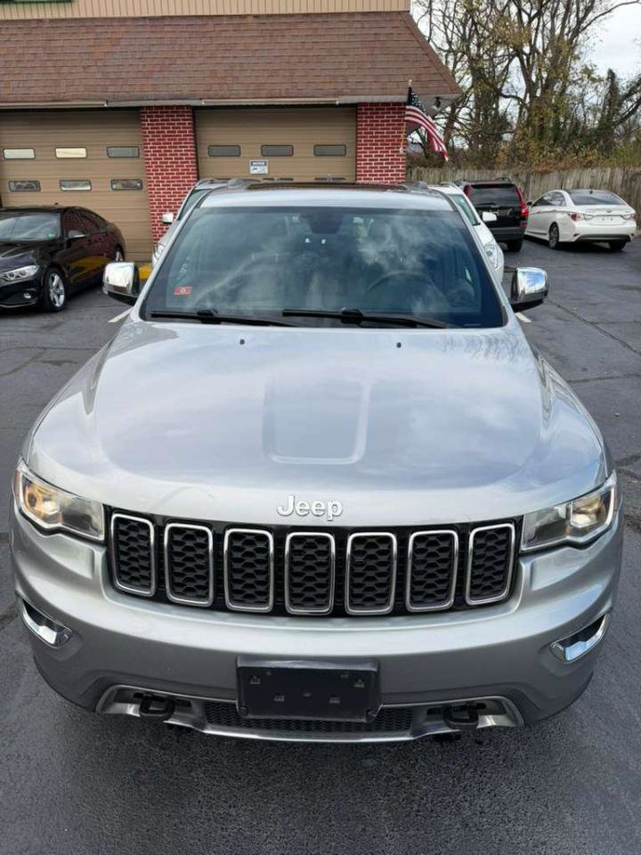 Used 2017 Jeep Grand Cherokee Limited AWD/4WD image 9