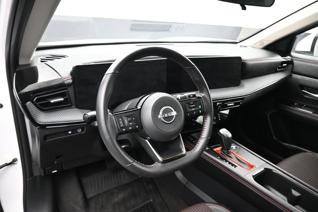 Used 2025 Nissan Kicks SR FWD image 13