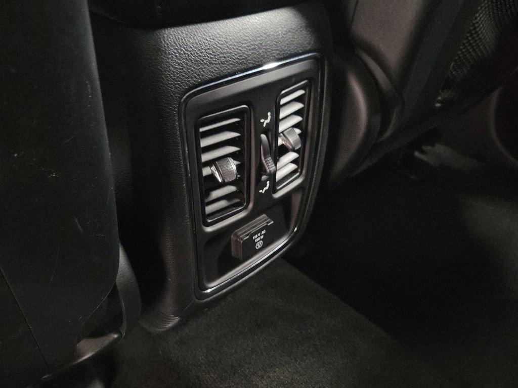 Used 2012 Jeep Grand Cherokee Laredo AWD/4WD image 30