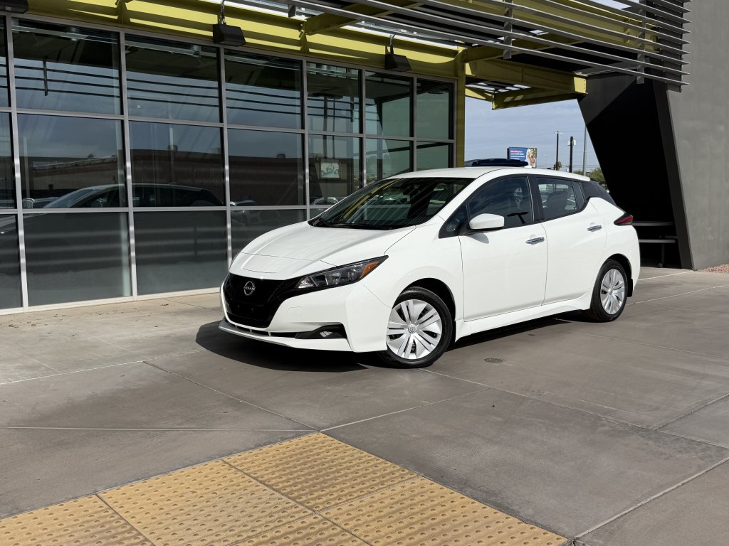 Used 2025 Nissan Leaf S FWD image 1