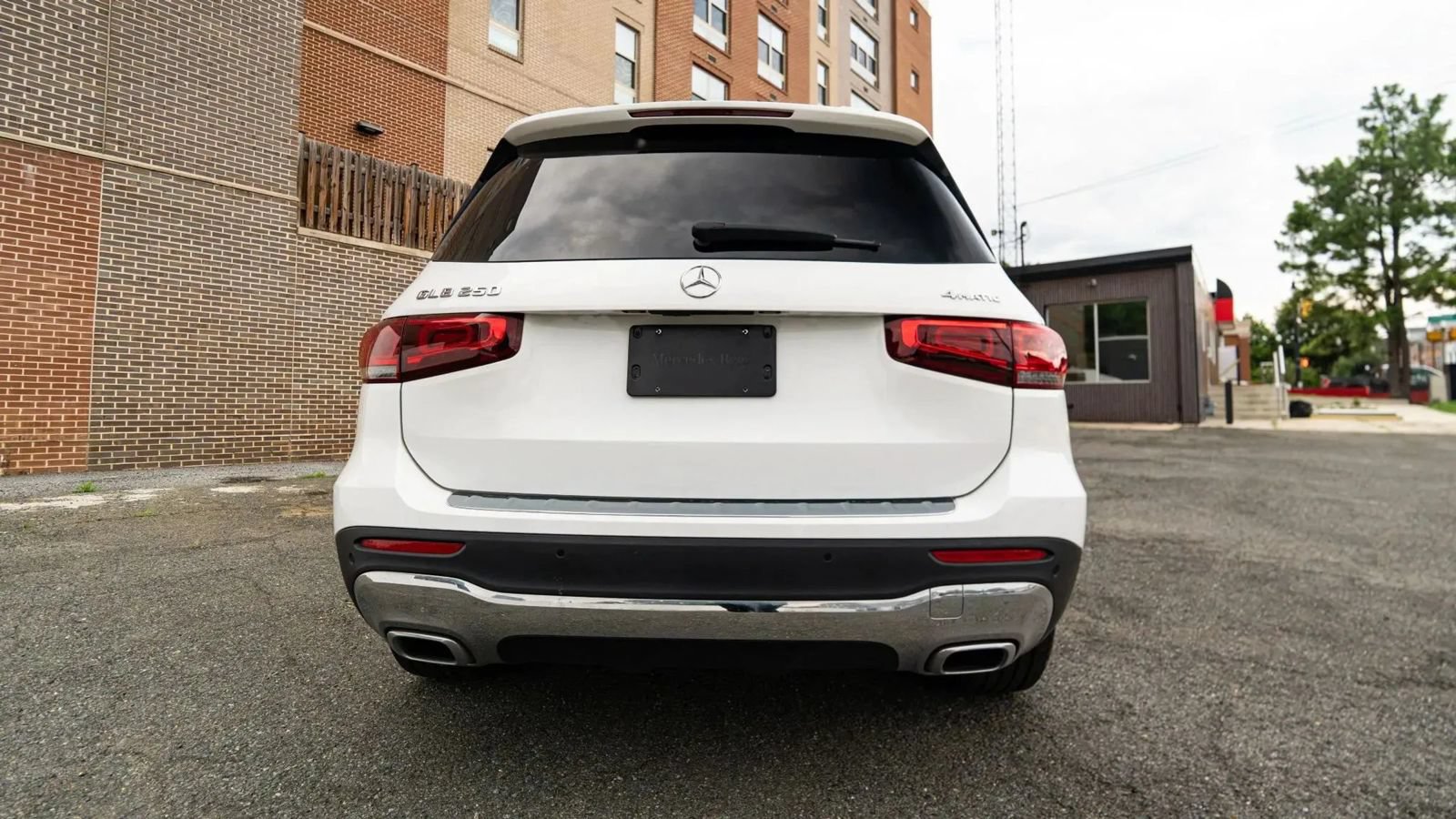 Used 2020 Mercedes-Benz GLB 250 4MATIC w/ Premium Package image 5