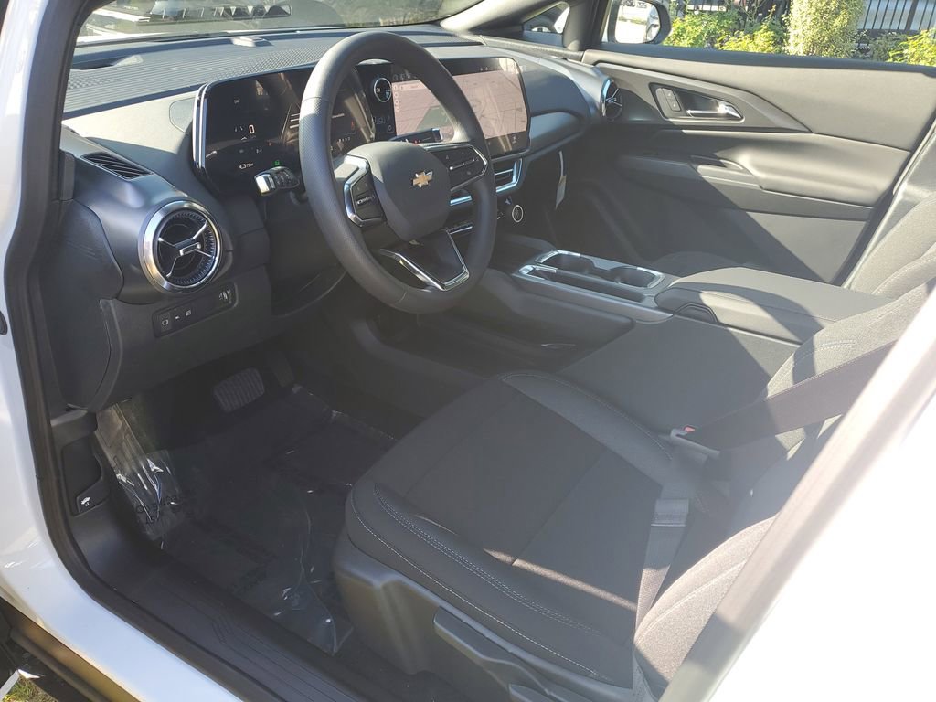 New 2026 Chevrolet Equinox EV LT image 17