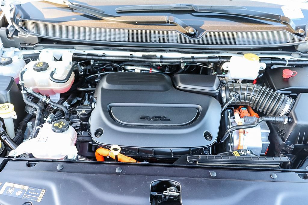 Used 2024 Chrysler Pacifica Limited FWD image 31