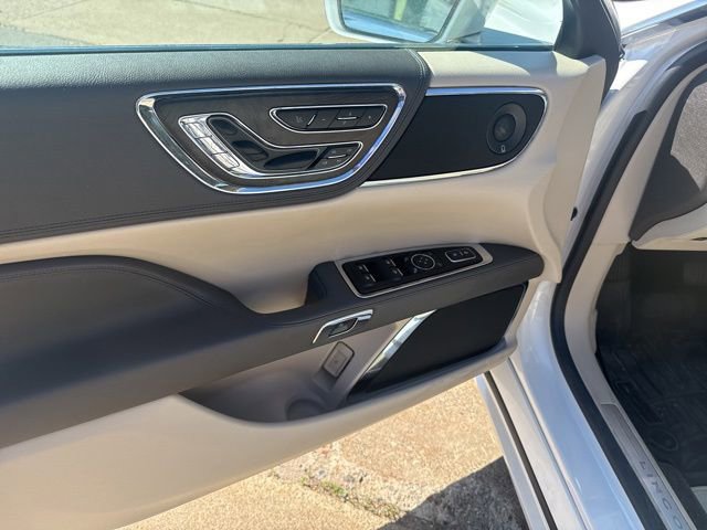 Used 2017 Lincoln Continental Reserve w/ Rear-seat Package FWD image 15