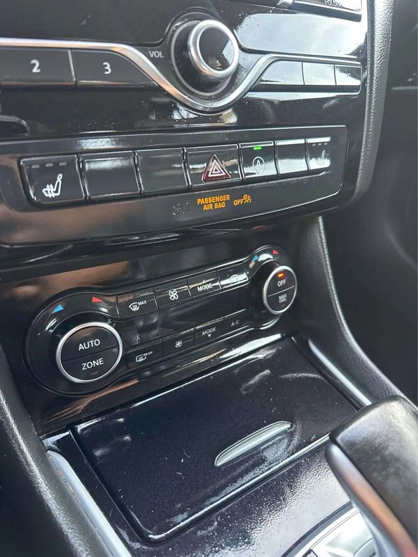 Used 2018 INFINITI QX30 Premium w/ Cargo Package image 32