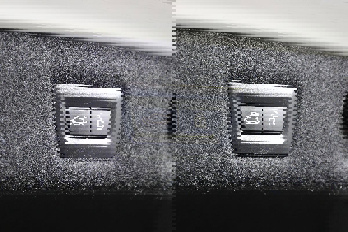 Used 2023 BMW 530e w/ M Sport Package image 45