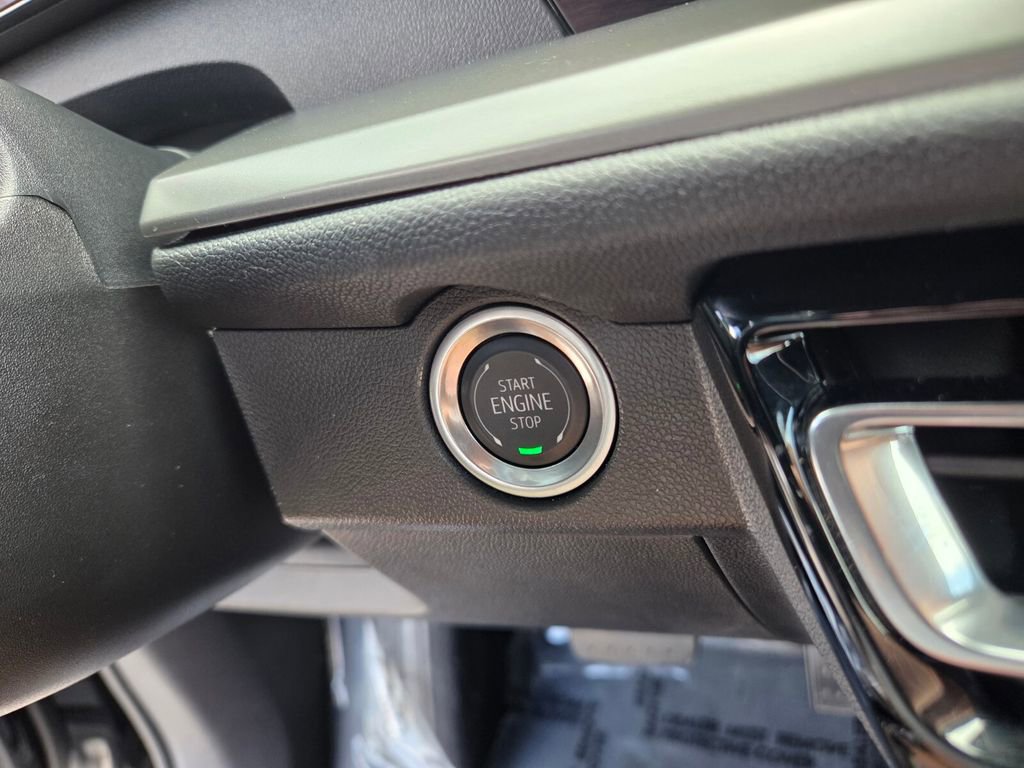 Used 2025 Chevrolet Traverse LT w/ Midnight/Sport Edition FWD image 28