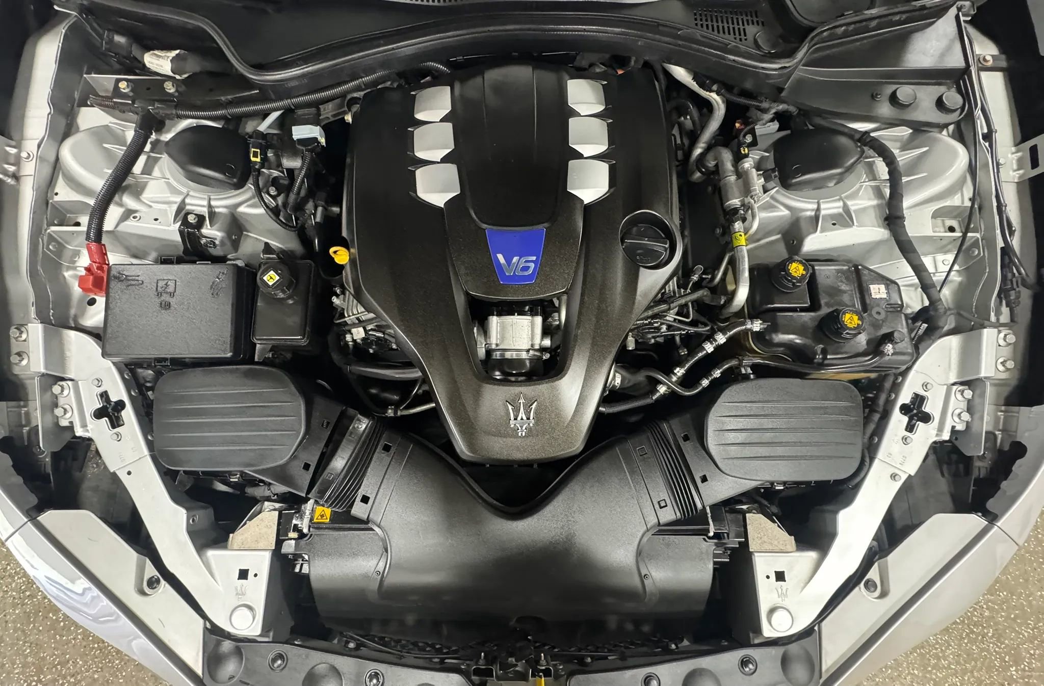 Used 2014 Maserati Ghibli S Q4 AWD/4WD image 33