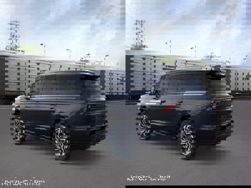 New 2026 Lincoln Navigator Reserve image 4