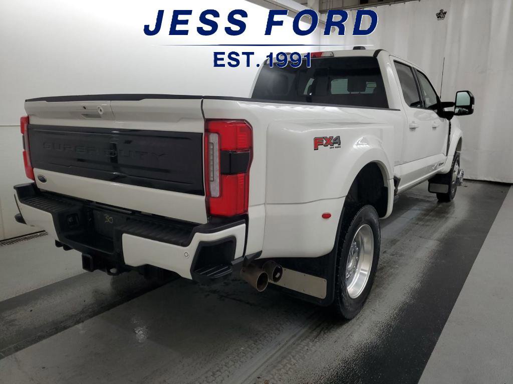 Used 2025 Ford F450 Platinum w/ FX4 Off-Road Package image 3