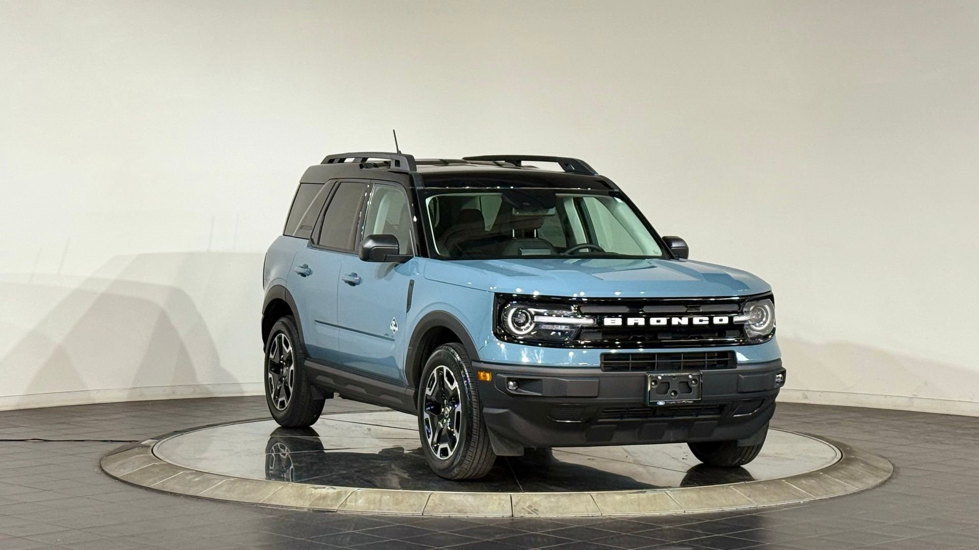 Used 2022 Ford Bronco Sport Outer Banks w/ Tech Package image 2