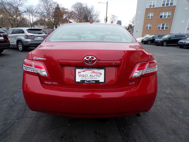 Used 2011 Toyota Camry LE image 4