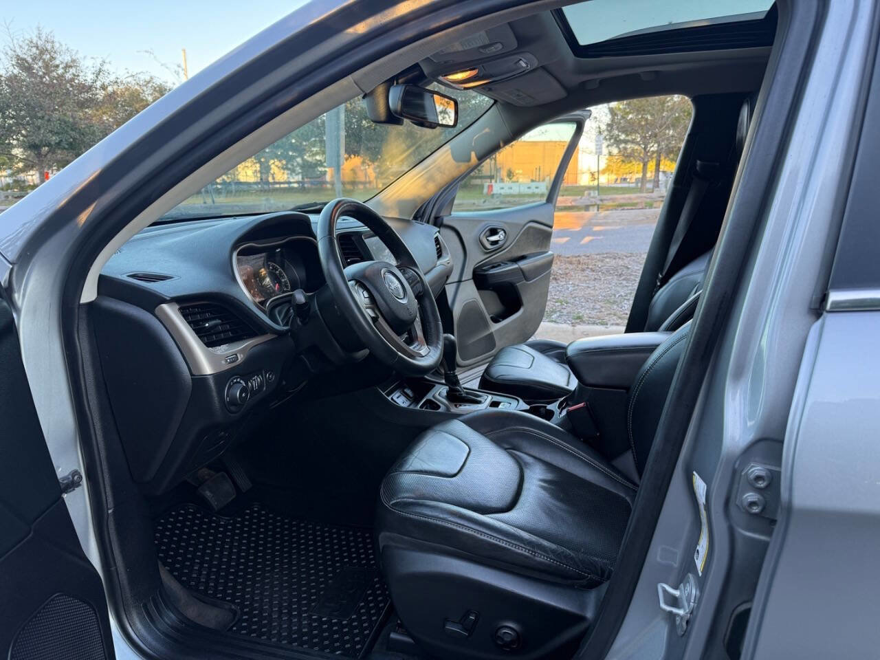 Used 2014 Jeep Cherokee Limited w/ Luxury Group image 9