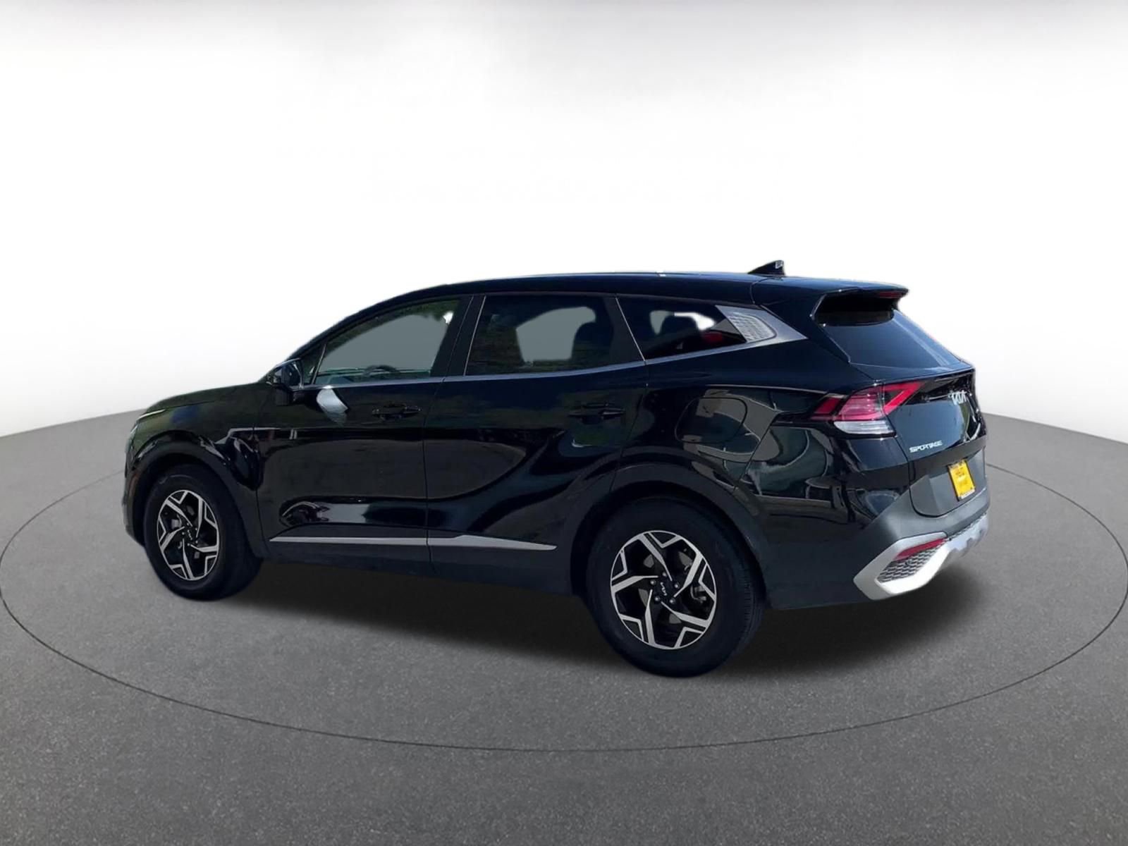 Used 2025 Kia Sportage LX image 10
