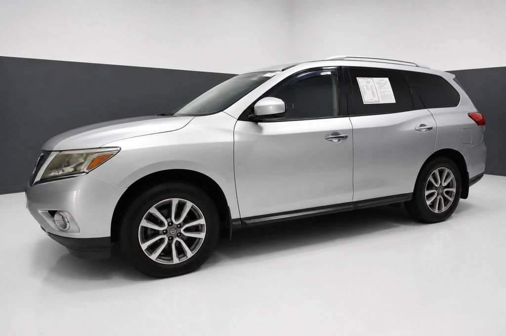 Used 2016 Nissan Pathfinder SV w/ SV Cold Weather Package AWD/4WD image 2