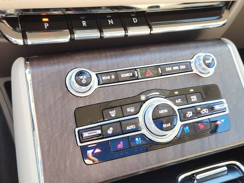 Used 2023 Lincoln Aviator Reserve w/ Equipment Group 201A image 20