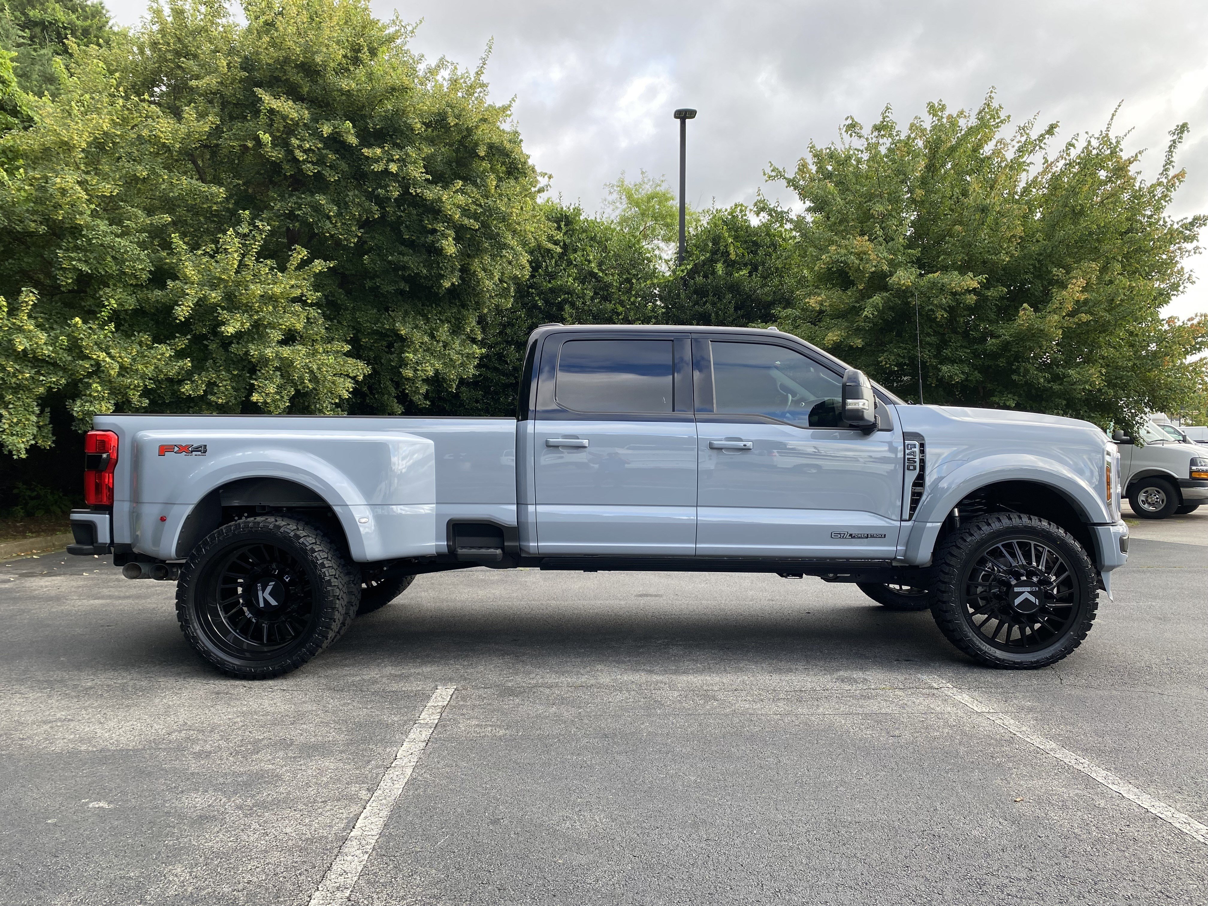 Used 2025 Ford F450 Platinum w/ FX4 Off-Road Package AWD/4WD image 10