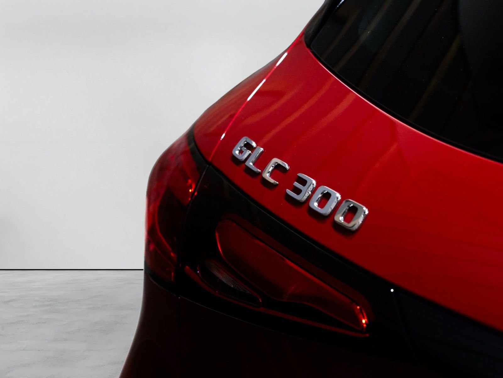 Used 2025 Mercedes-Benz GLC 300 4MATIC image 39