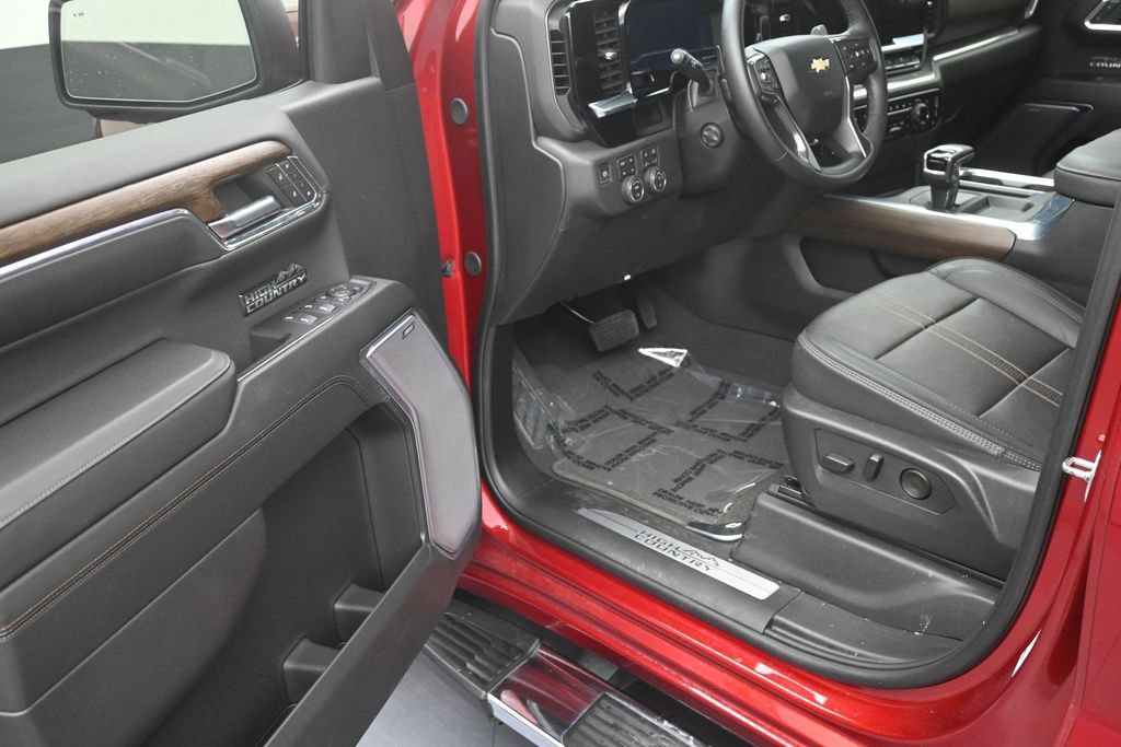 Used 2024 Chevrolet Silverado 1500 High Country w/ Z71 Off-Road Package AWD/4WD image 10